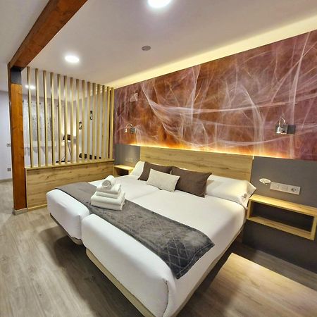 Feeling Home - Suites&Rooms เลออน ภายนอก รูปภาพ