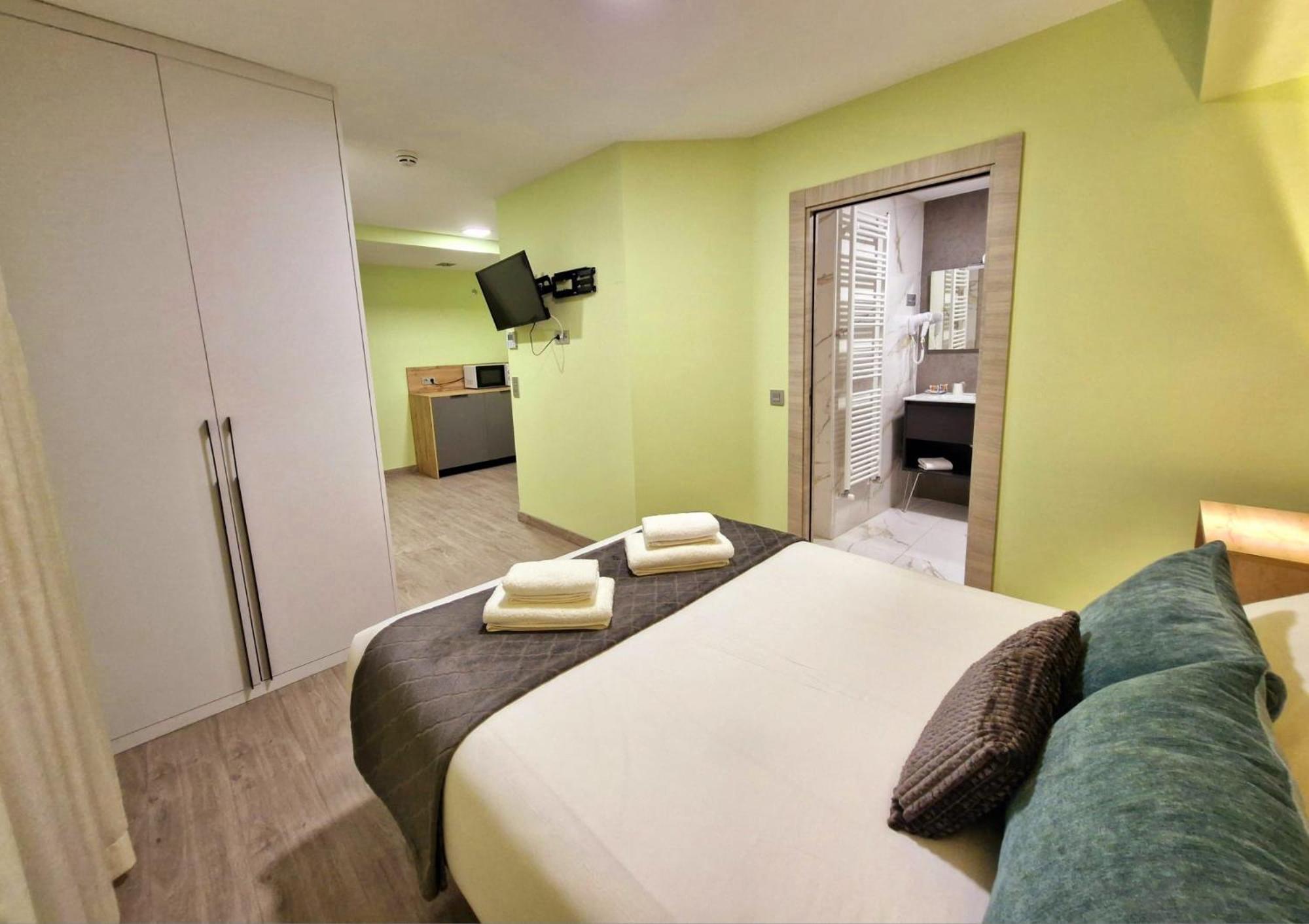 Feeling Home - Suites&Rooms เลออน ภายนอก รูปภาพ