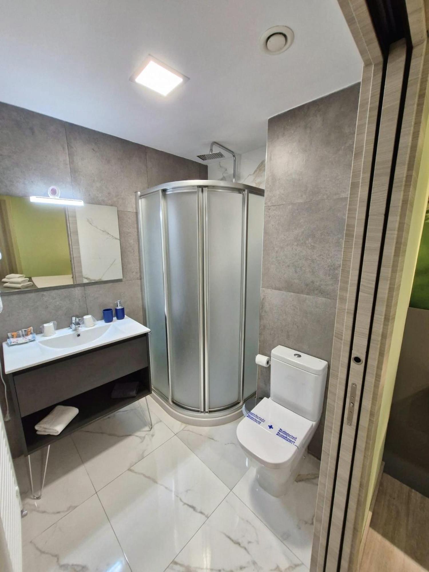 Feeling Home - Suites&Rooms เลออน ภายนอก รูปภาพ