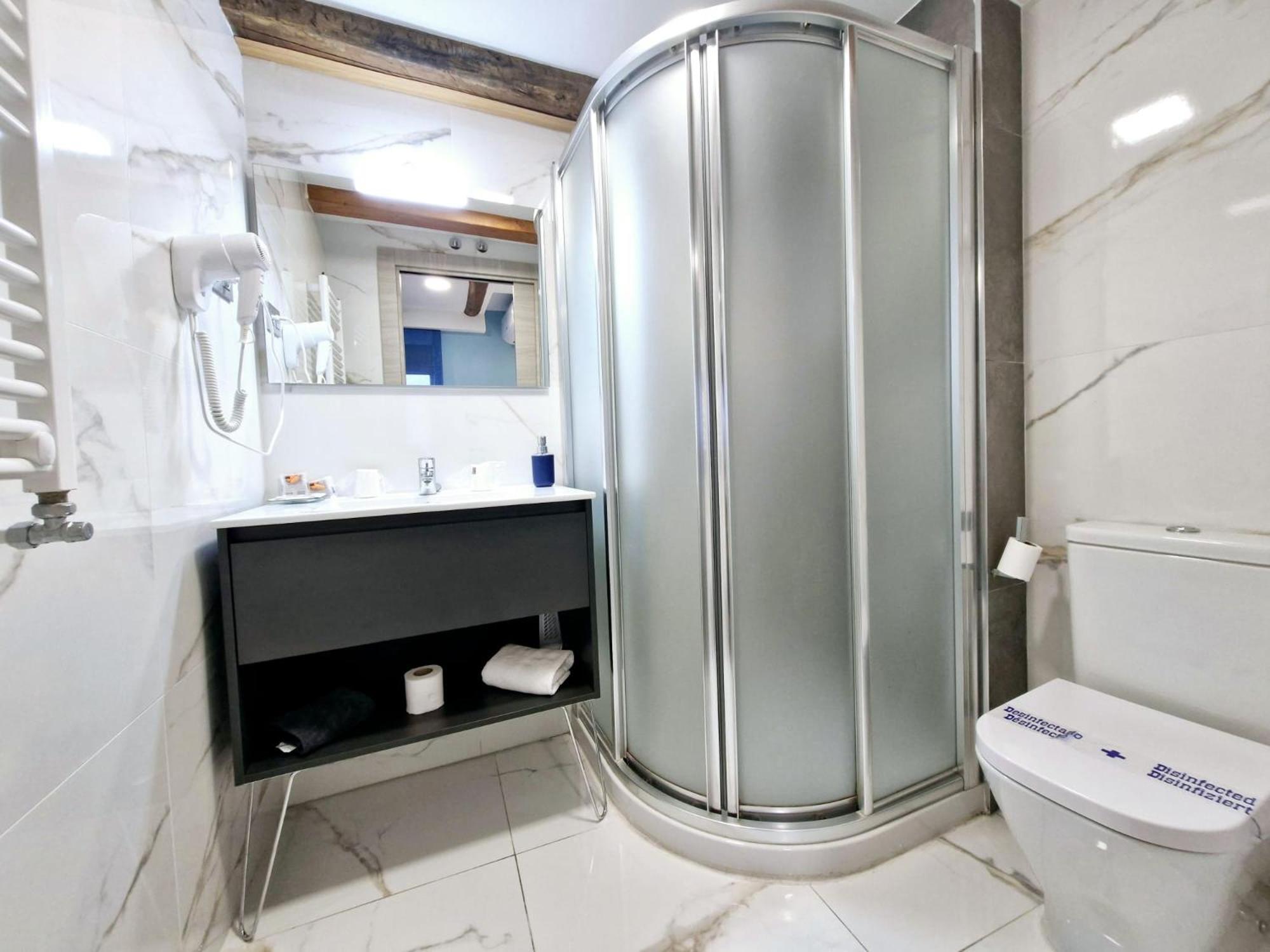 Feeling Home - Suites&Rooms เลออน ภายนอก รูปภาพ