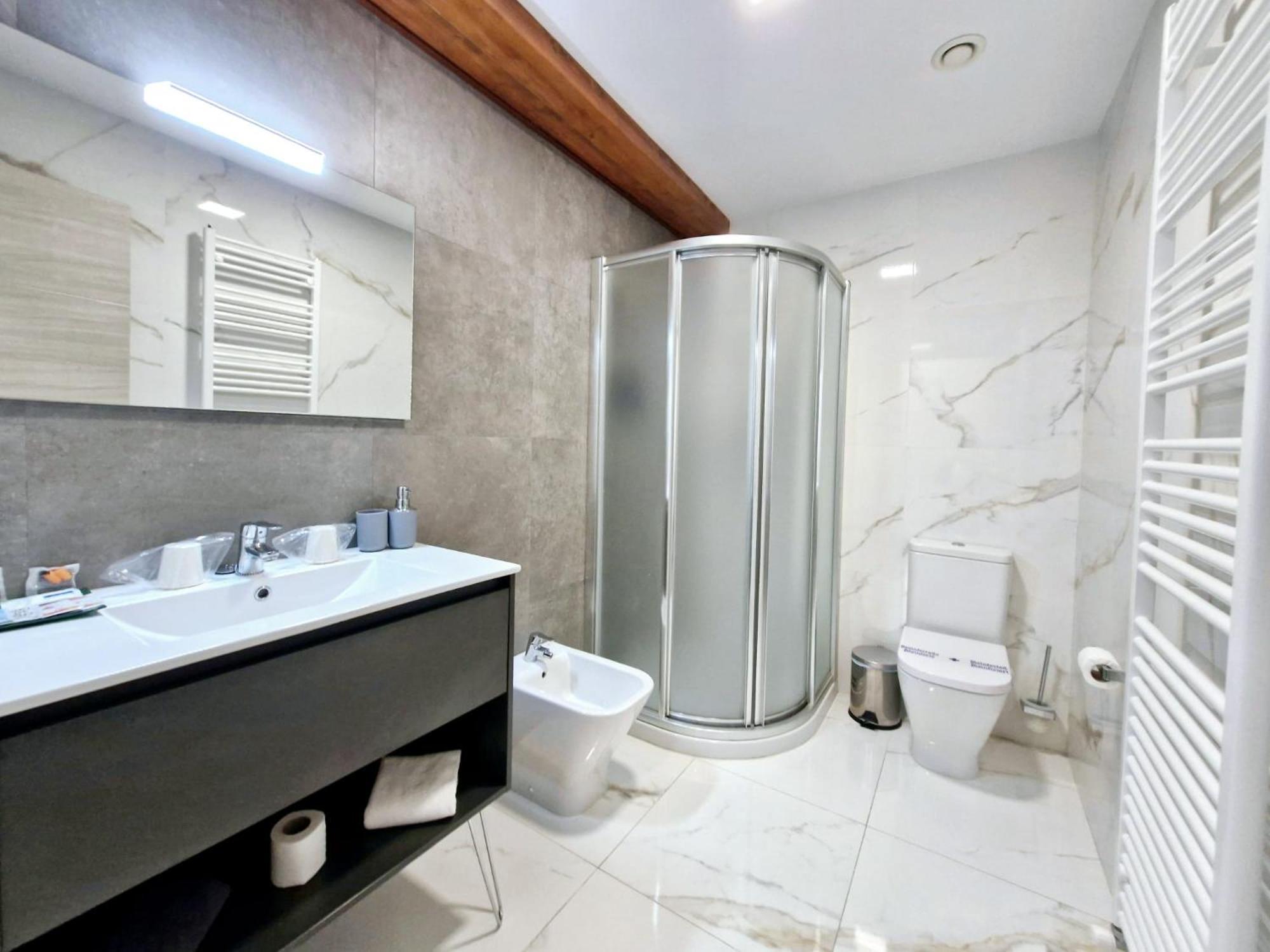 Feeling Home - Suites&Rooms เลออน ภายนอก รูปภาพ