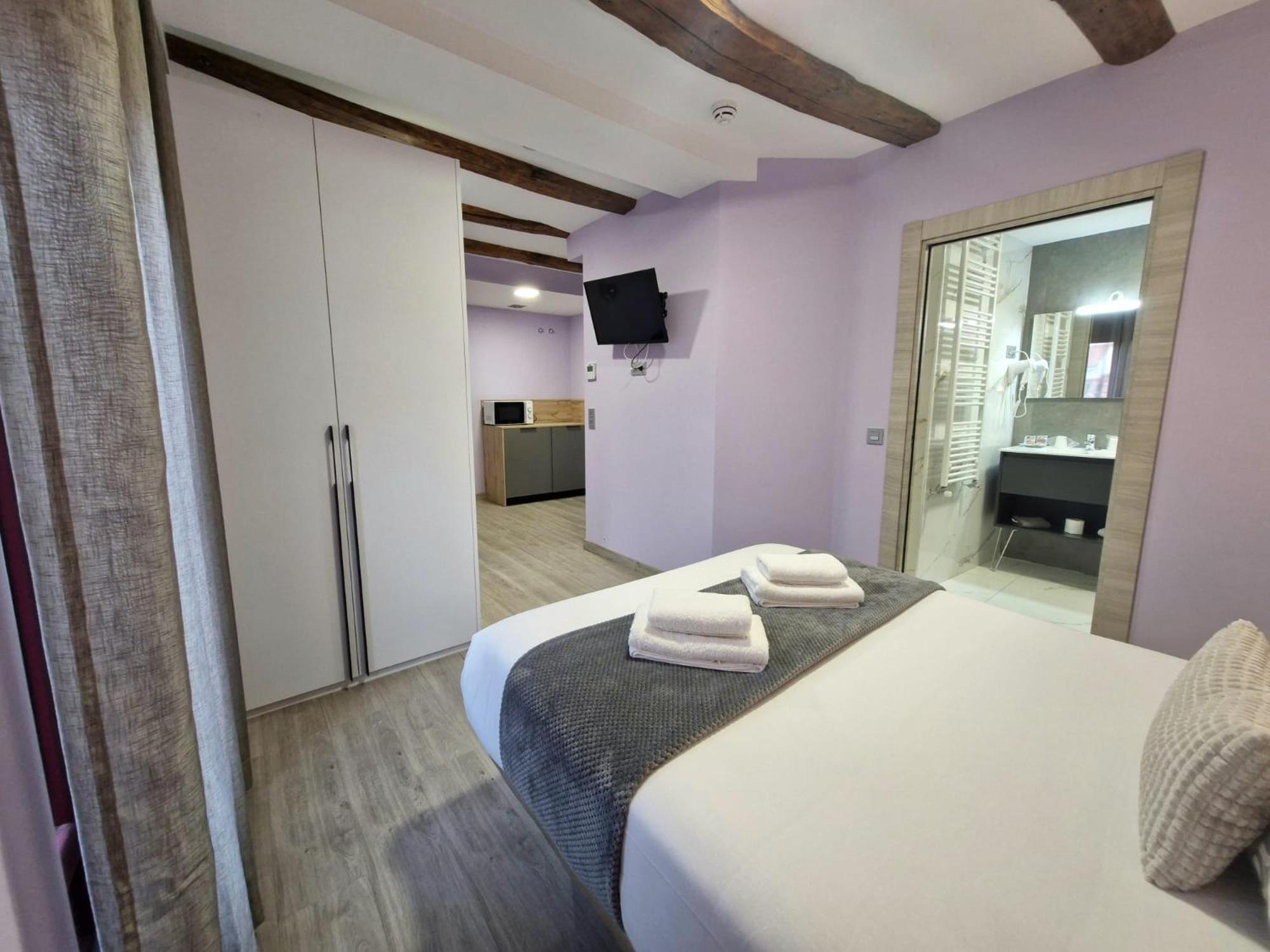 Feeling Home - Suites&Rooms เลออน ภายนอก รูปภาพ