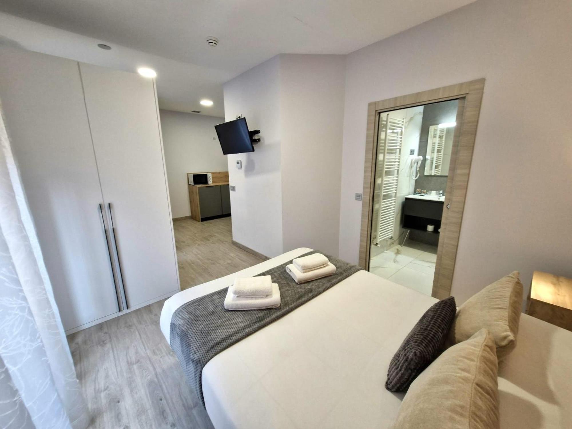 Feeling Home - Suites&Rooms เลออน ภายนอก รูปภาพ