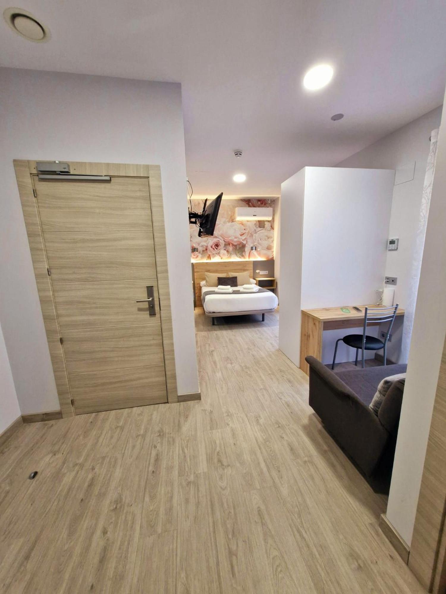 Feeling Home - Suites&Rooms เลออน ภายนอก รูปภาพ