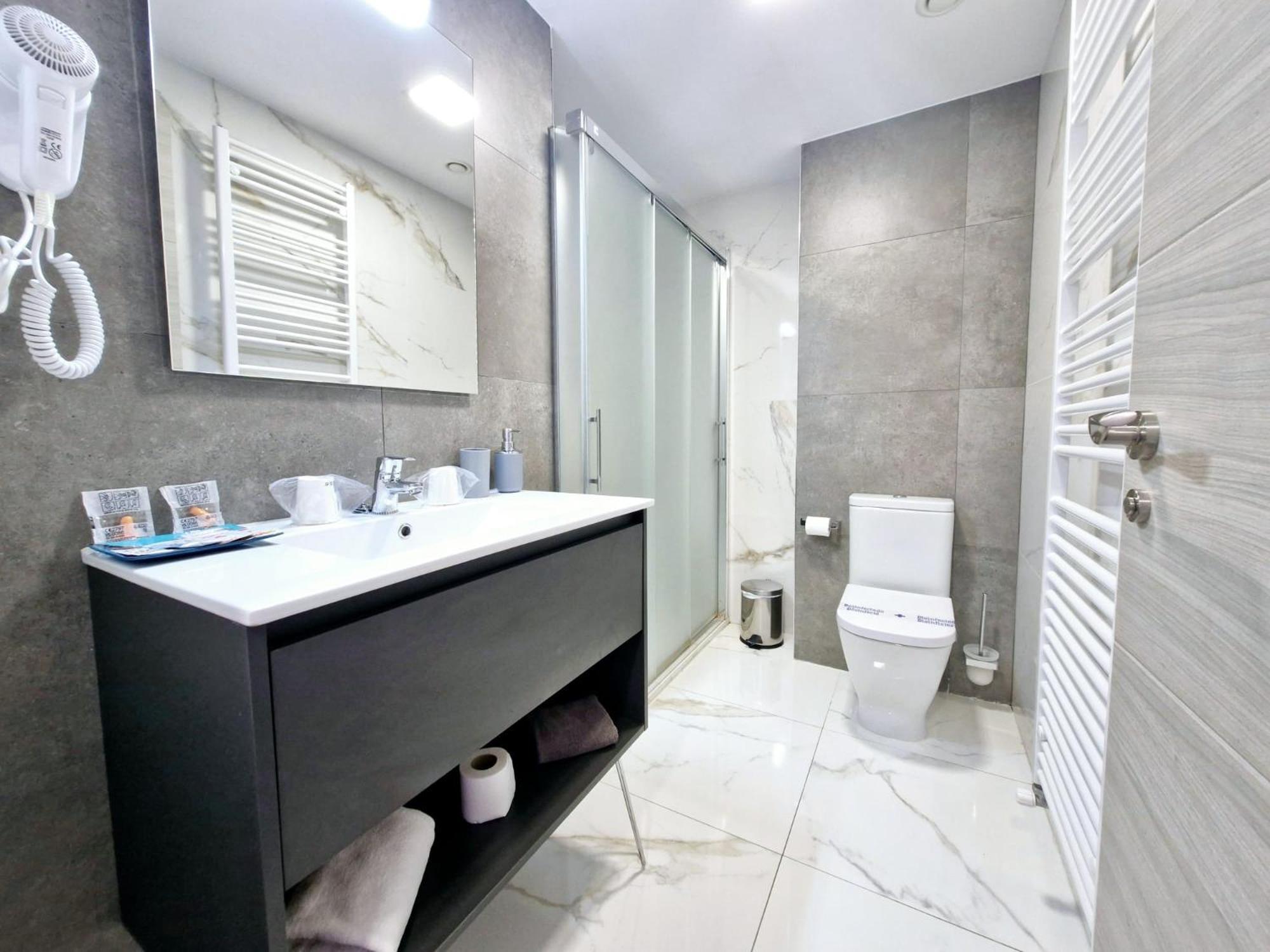 Feeling Home - Suites&Rooms เลออน ภายนอก รูปภาพ